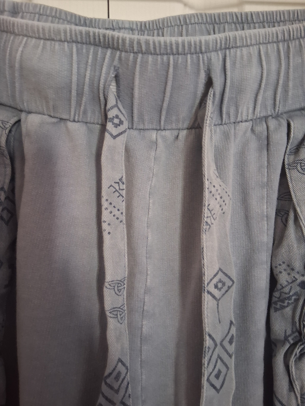 easel Wide Leg Pants in Light Gray with Embroidered Pockets - Picture 3 of 7